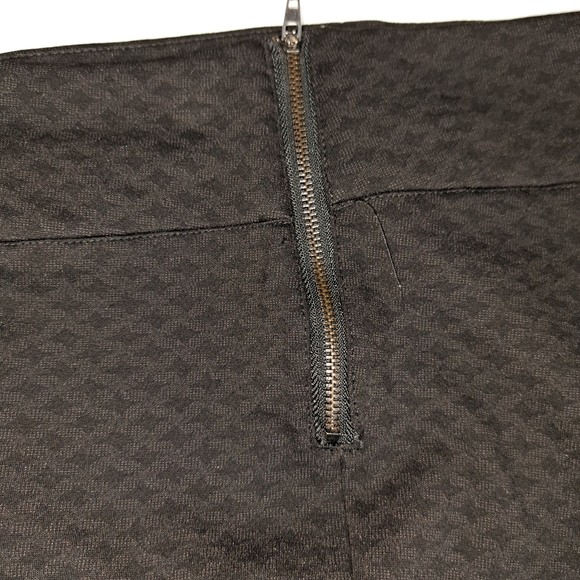 Emilio Pepe Black Geometric  Ankle-Length Women's Pants Size Medium - Picture 5 of 5